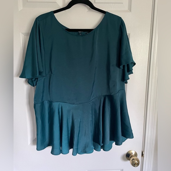 NWOT Torrid shiny blue blouse size 2 - Picture 4 of 6